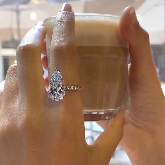 ✨SOLD OUT✨Gorgeous Pear Shaped Sparkler✨ - Picture 4 of 6